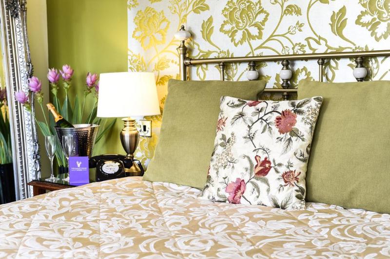 فندق Oakley Court