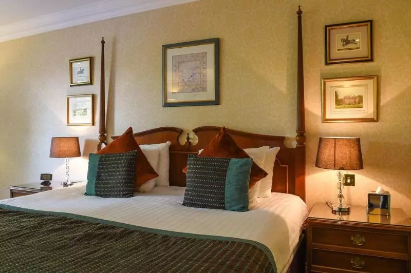 Hotelli Oakley Court