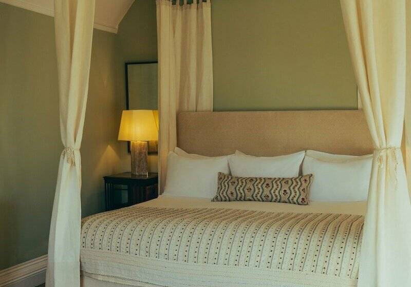 فندق Oakley Court