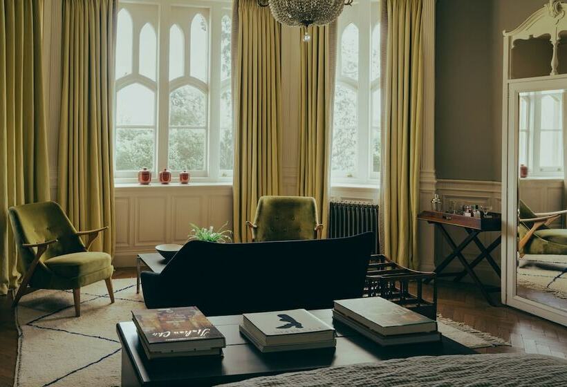 فندق Oakley Court