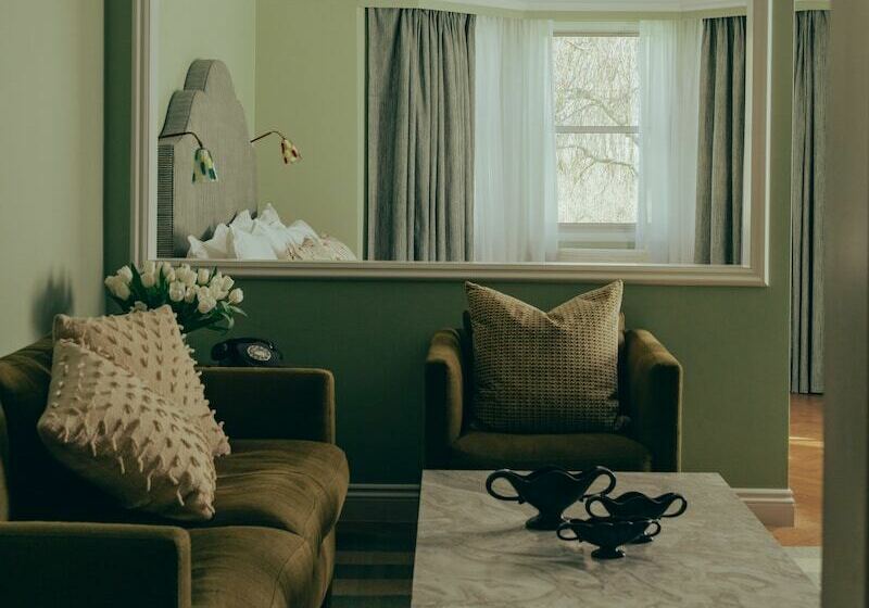 فندق Oakley Court