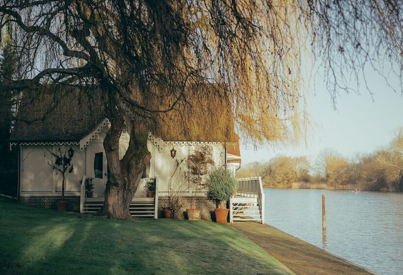 فندق Oakley Court