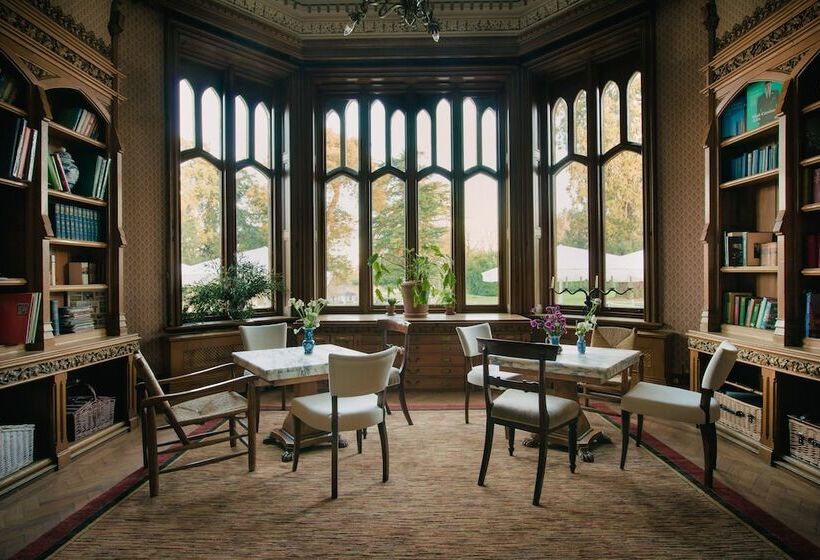 فندق Oakley Court