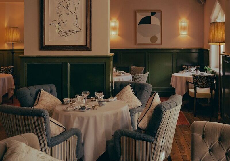 فندق Oakley Court