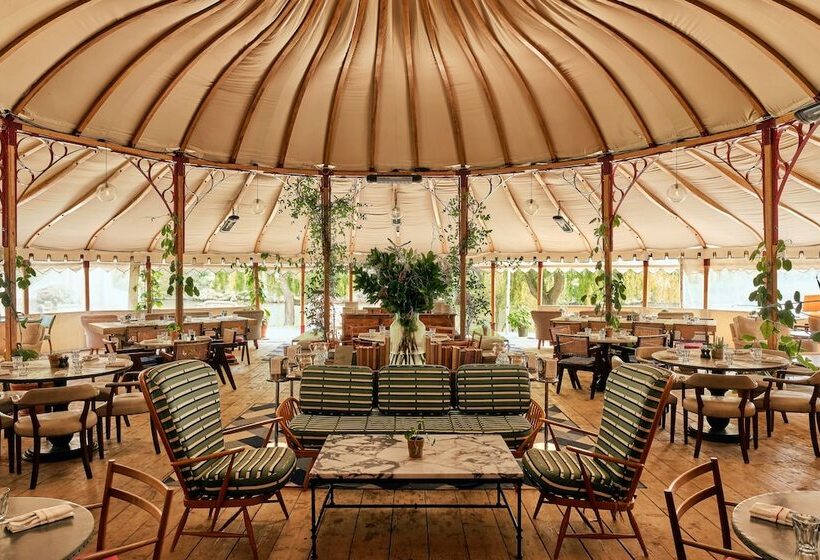 فندق Oakley Court