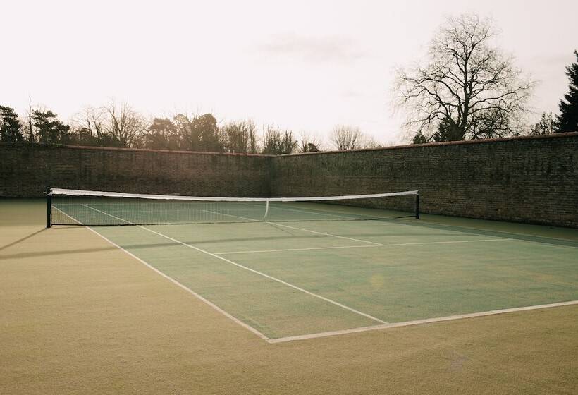 فندق Oakley Court