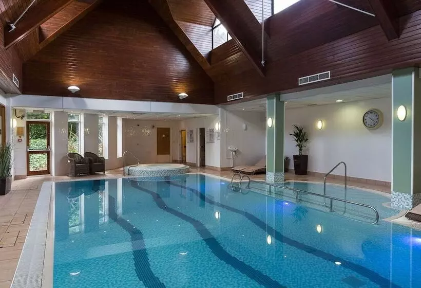 Hotelli Oakley Court