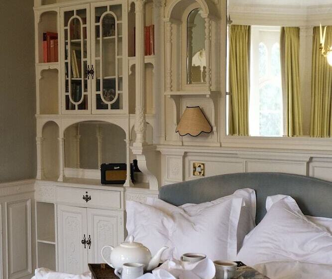 فندق Oakley Court