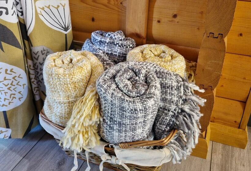 בית מלון כפרי Pineshadow Lodge Dog Friendly, Kenwick Park, Louth