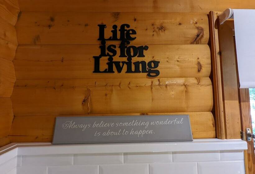 בית מלון כפרי Pineshadow Lodge Dog Friendly, Kenwick Park, Louth