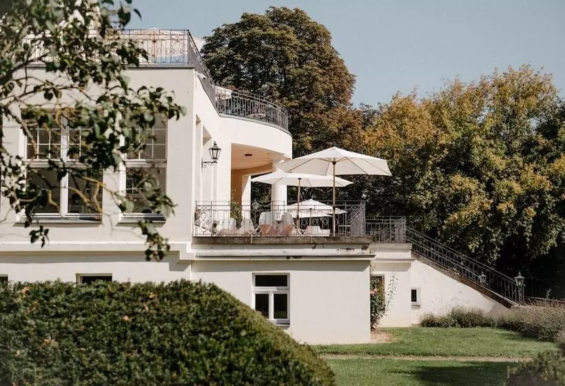 Hotelli Schloss Teutschenthal