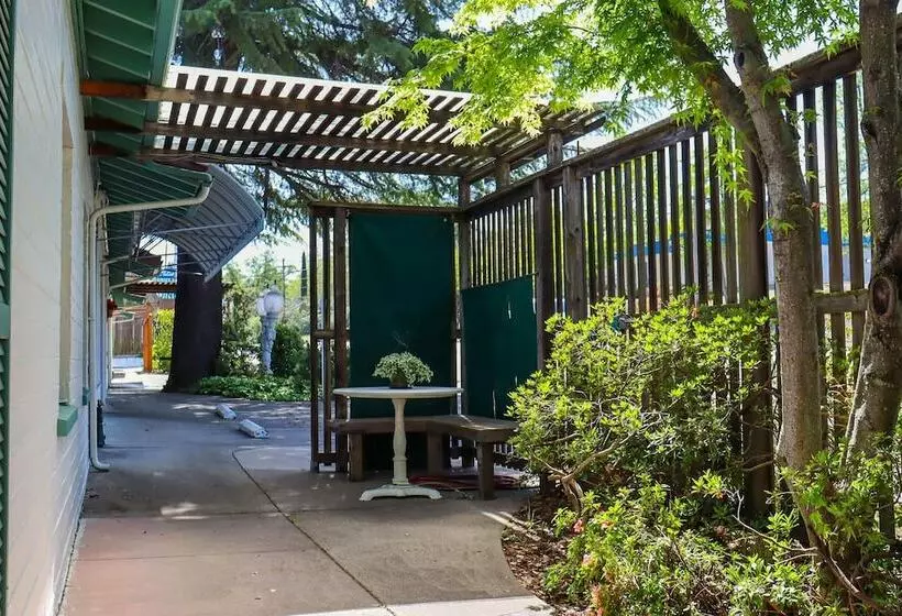 Hotelli The Bonnie Inn Unit 5 With Breakfast Nook