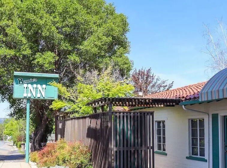 Hotelli The Bonnie Inn Unit 5 With Breakfast Nook