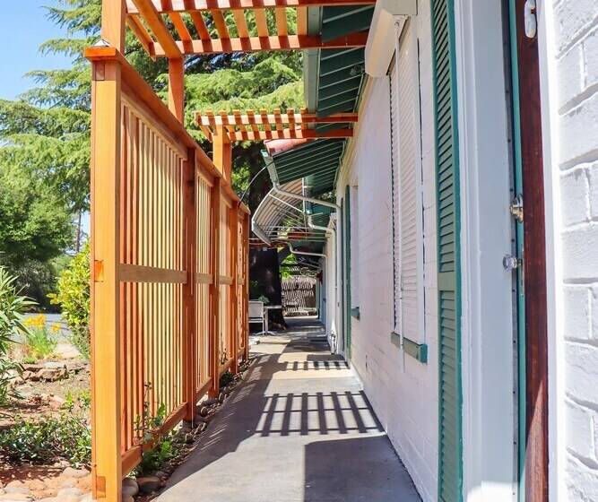 酒店 The Bonnie Inn Unit 5 With Breakfast Nook