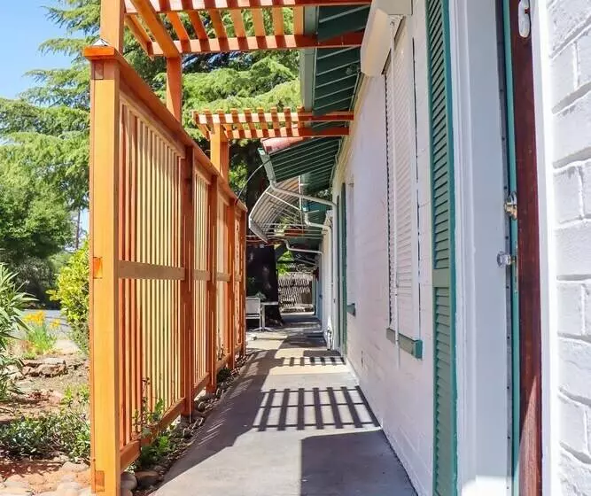 Hotelli The Bonnie Inn Unit 5 With Breakfast Nook