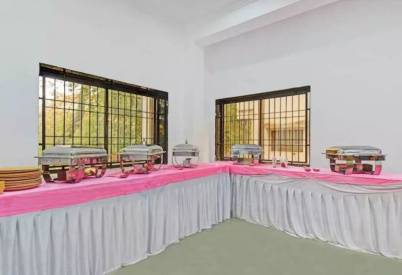 ホテル Treebo Varsha Palace
