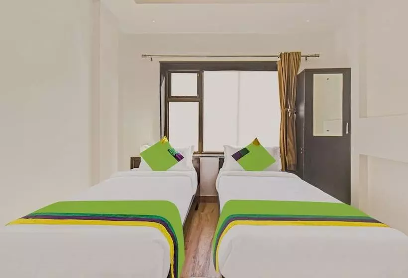 ホテル Treebo Varsha Palace