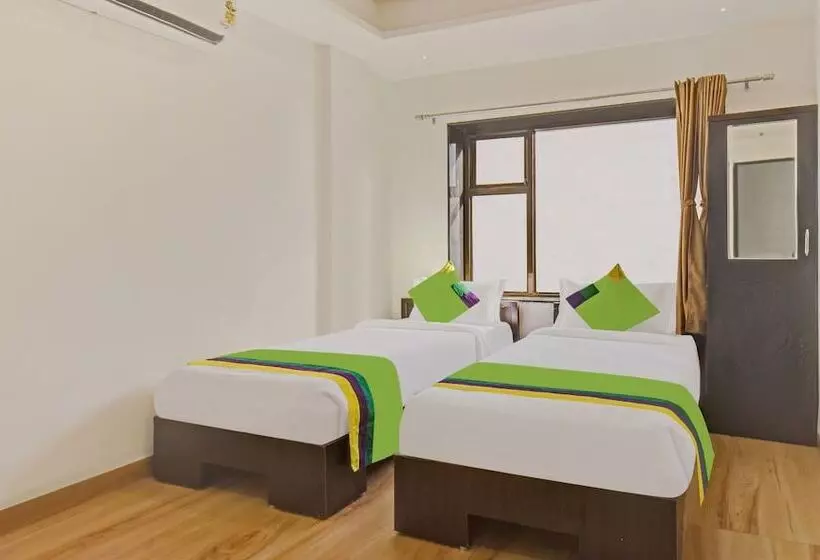ホテル Treebo Varsha Palace