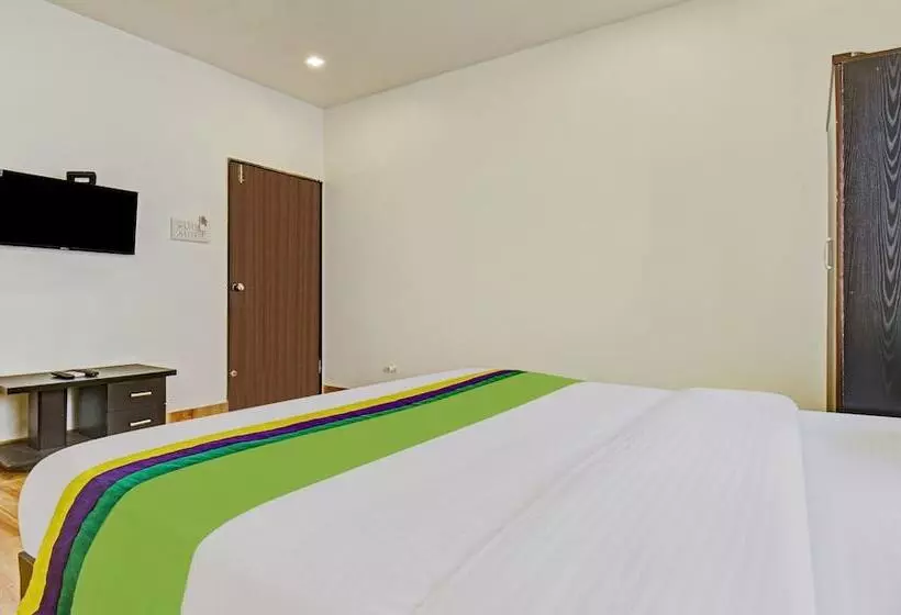 ホテル Treebo Varsha Palace