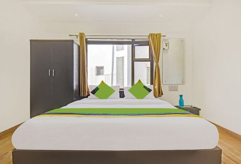 هتل Treebo Varsha Palace