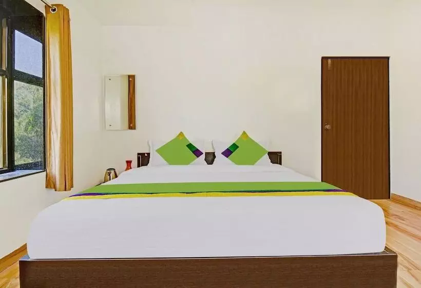 ホテル Treebo Varsha Palace