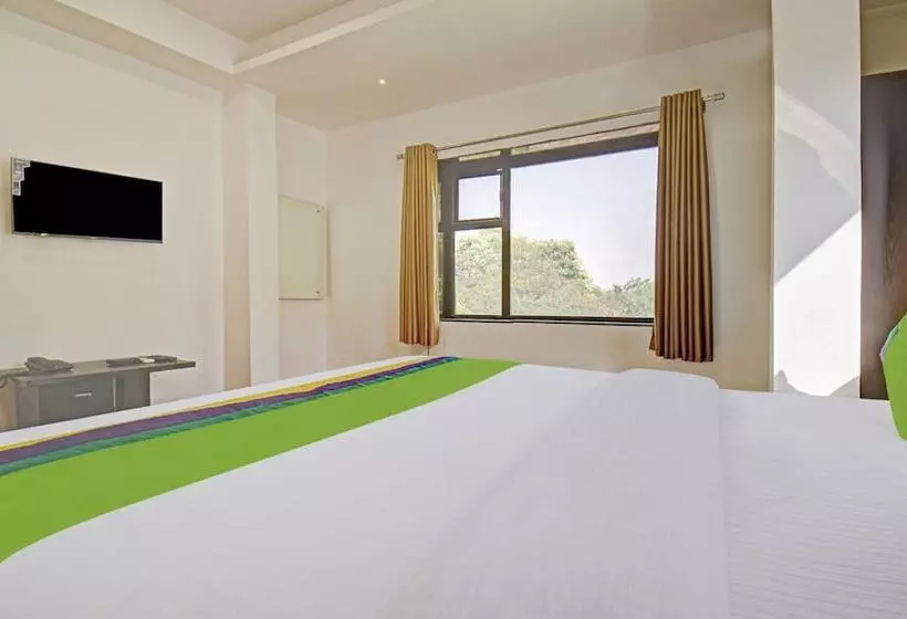 ホテル Treebo Varsha Palace