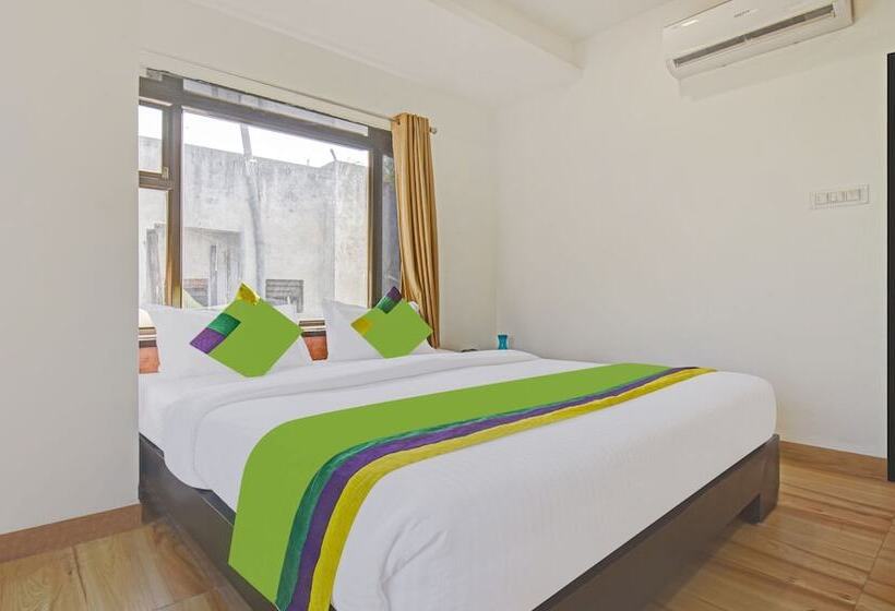 هتل Treebo Varsha Palace