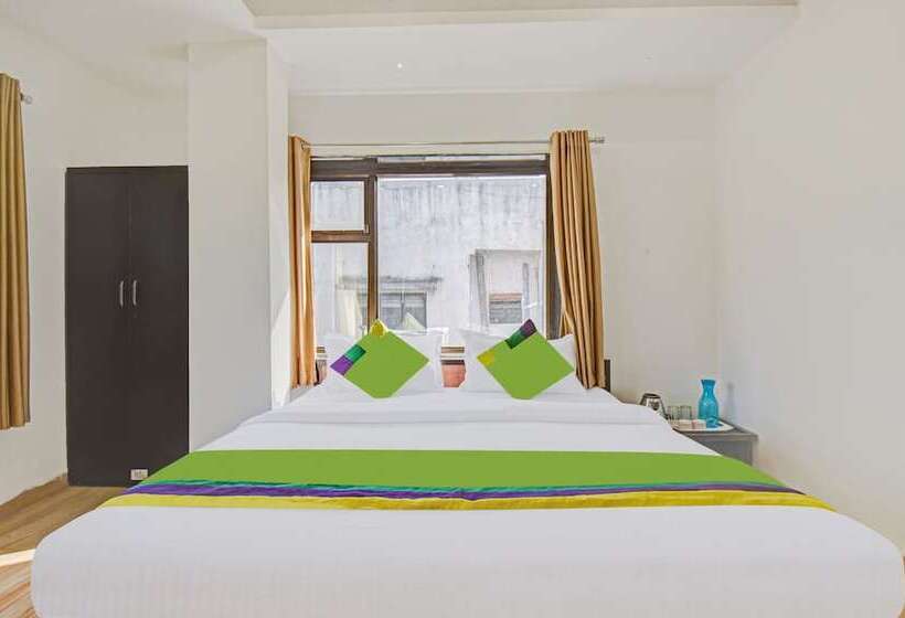 هتل Treebo Varsha Palace