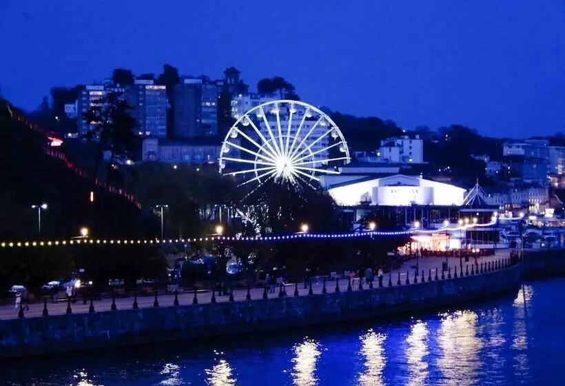 Lovely Period Cottage Sleeps 4 Resting In Torquay