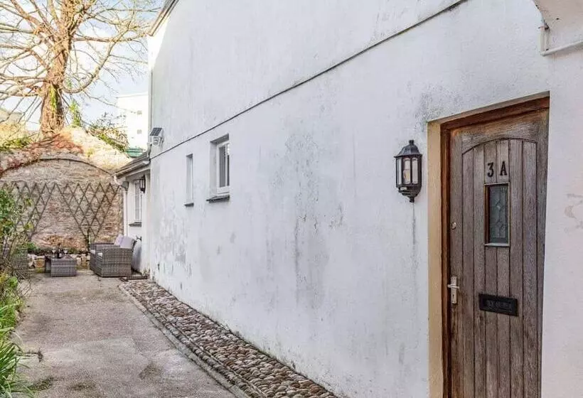 Lovely Period Cottage Sleeps 4 Resting In Torquay