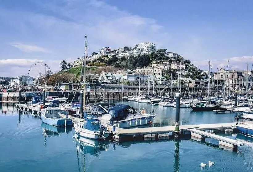 Lovely Period Cottage Sleeps 4 Resting In Torquay