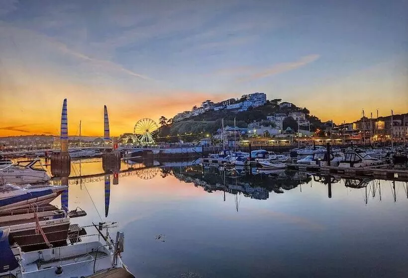 Lovely Period Cottage Sleeps 4 Resting In Torquay