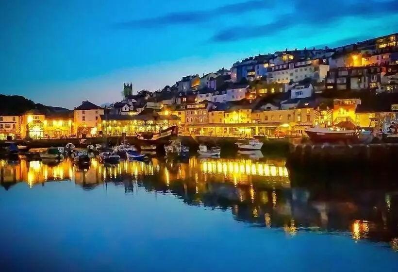 Lovely Period Cottage Sleeps 4 Resting In Torquay