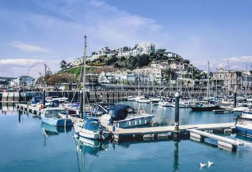 Lovely Period Cottage Sleeps 4 Resting In Torquay