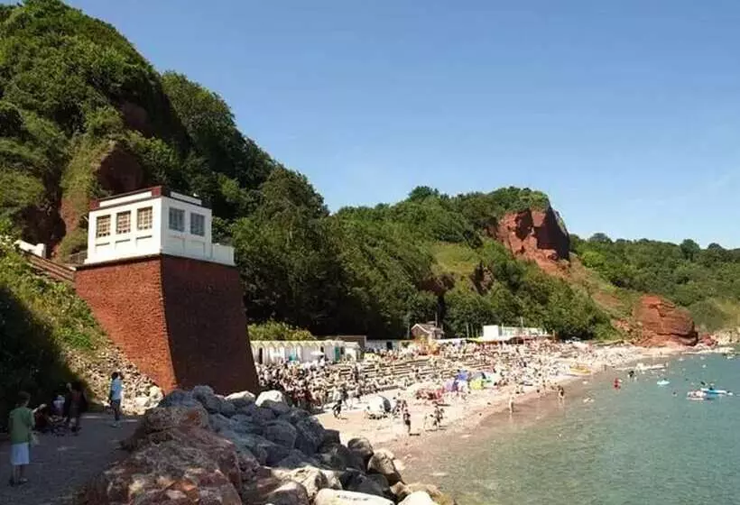 Lovely Period Cottage Sleeps 4 Resting In Torquay