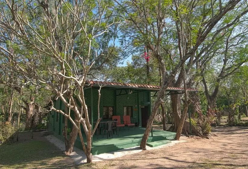 Majatalo Bamboo Banks