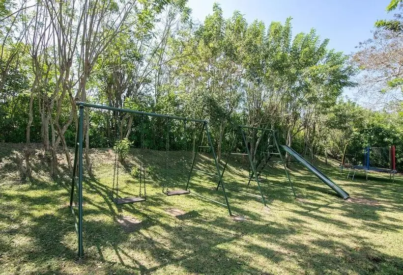 Majatalo Bamboo Banks