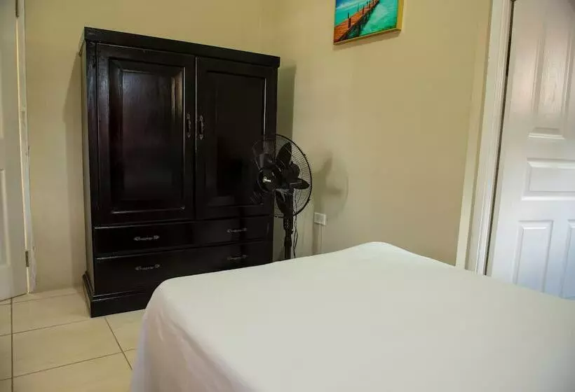 پانسیون Hunny Bay Resort