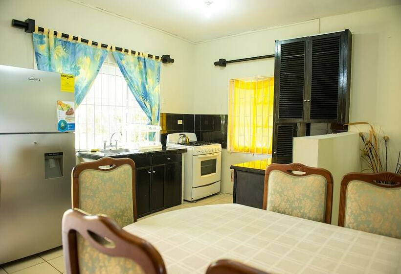 پانسیون Hunny Bay Resort