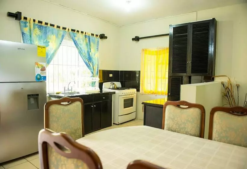 پانسیون Hunny Bay Resort