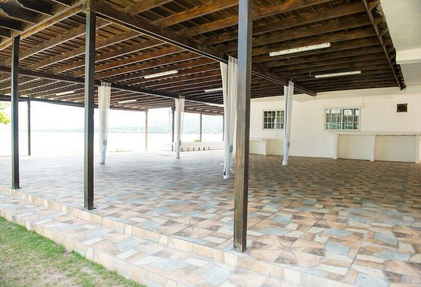 پانسیون Hunny Bay Resort