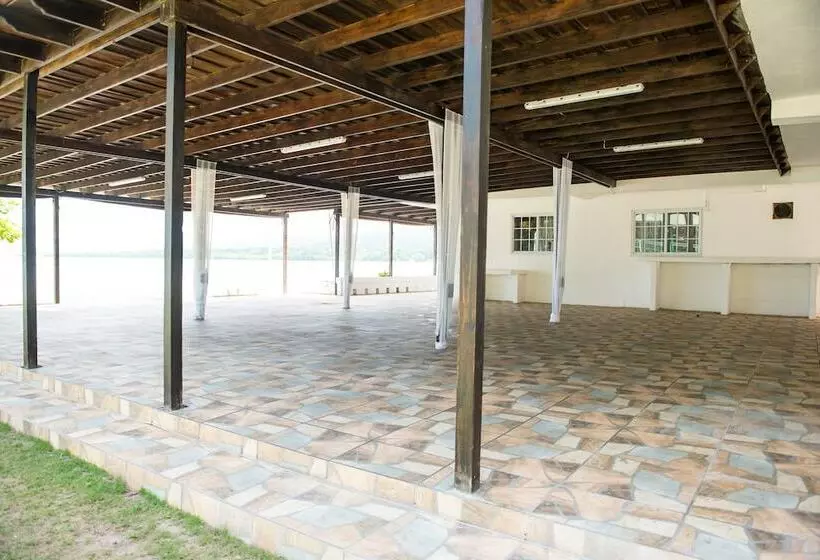 پانسیون Hunny Bay Resort