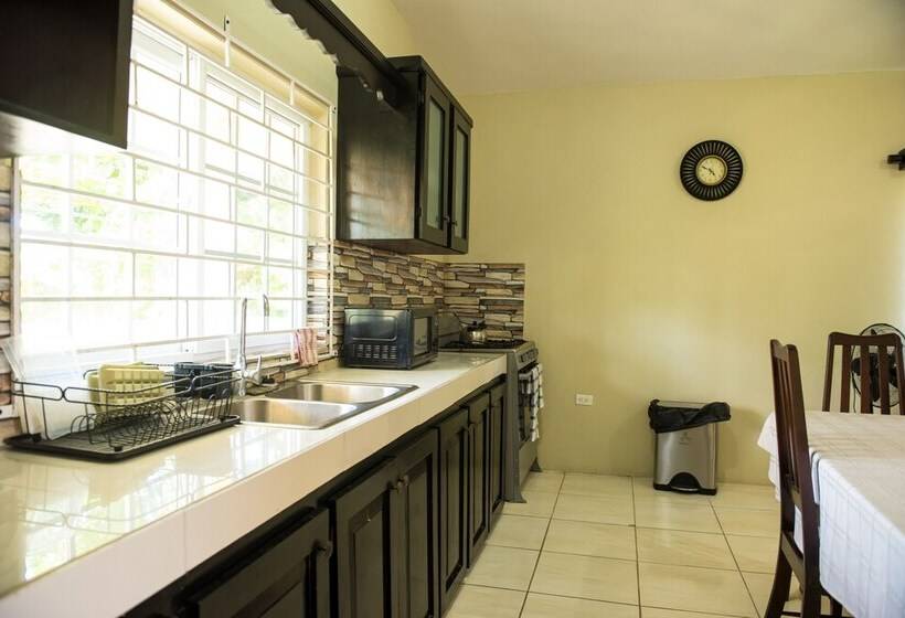 پانسیون Hunny Bay Resort