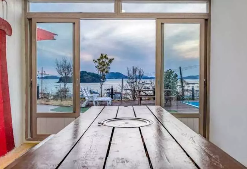 Yeosu Seommaeul Pension