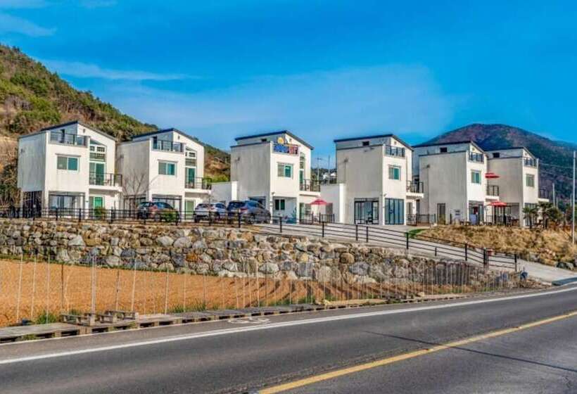 Yeosu Seommaeul Pension