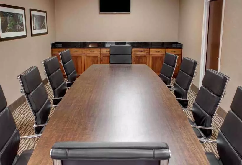 호텔 Comfort Inn & Suites