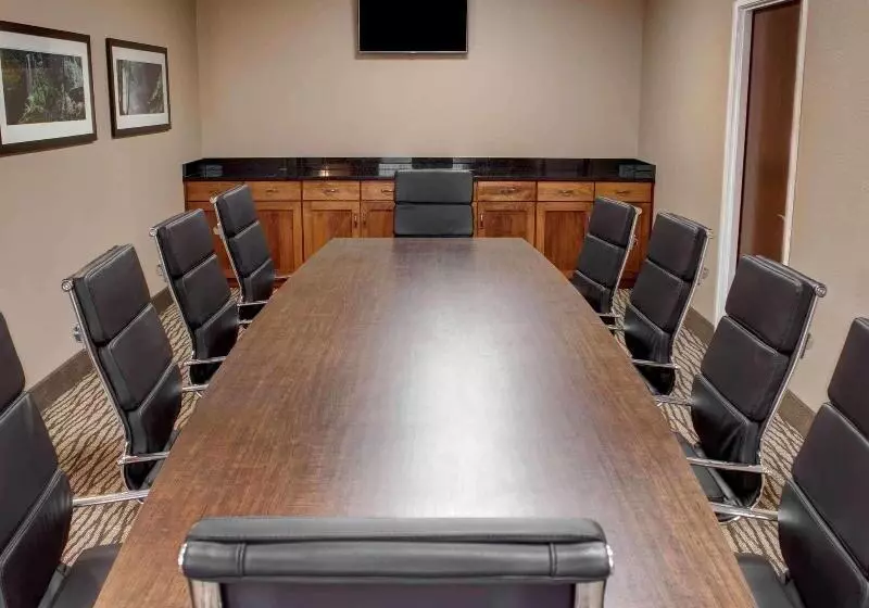 호텔 Comfort Inn & Suites