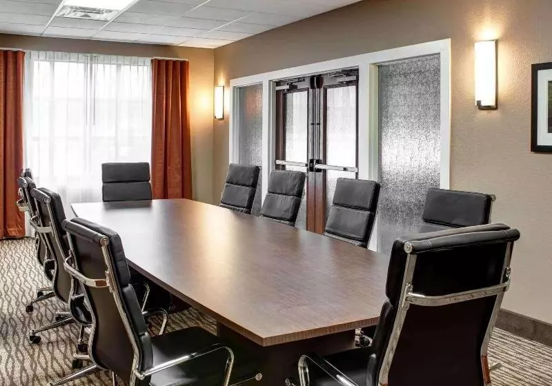 호텔 Comfort Inn & Suites