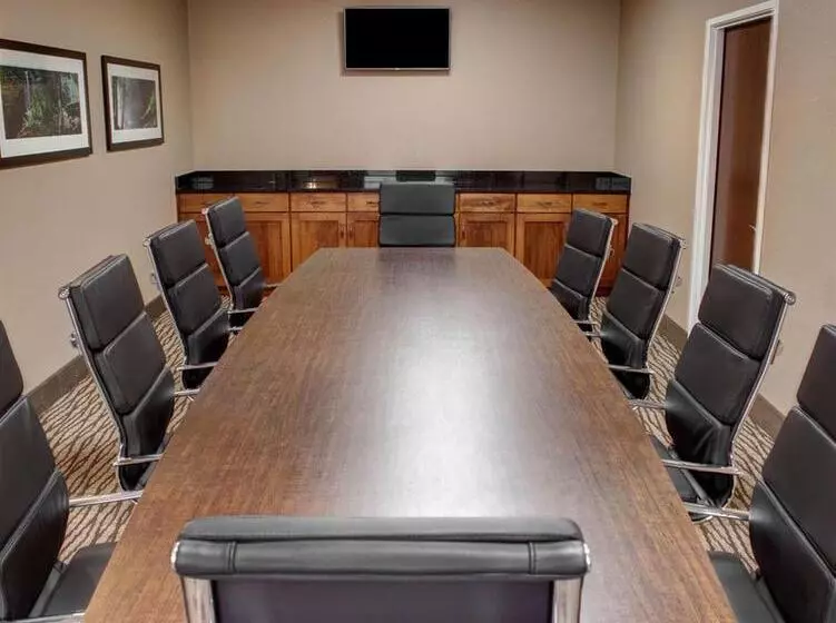 호텔 Comfort Inn & Suites