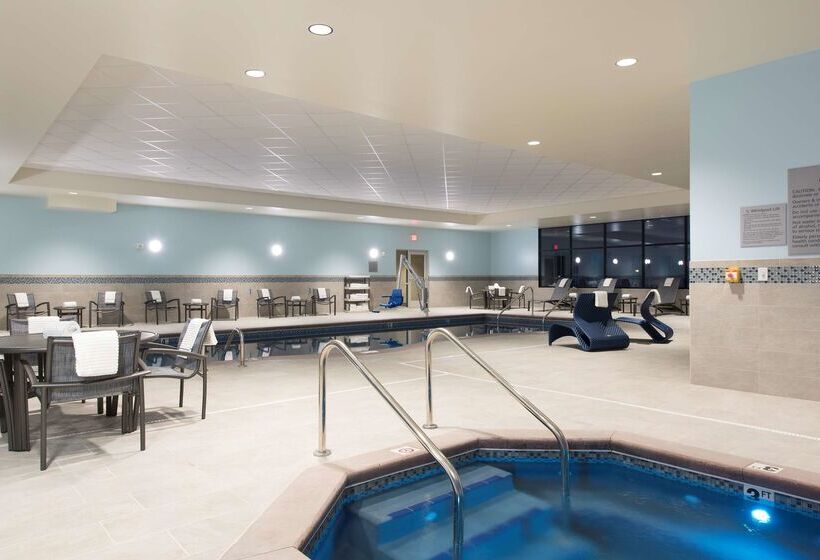 فندق Hampton Inn & Suites Grand Rapids Downtown